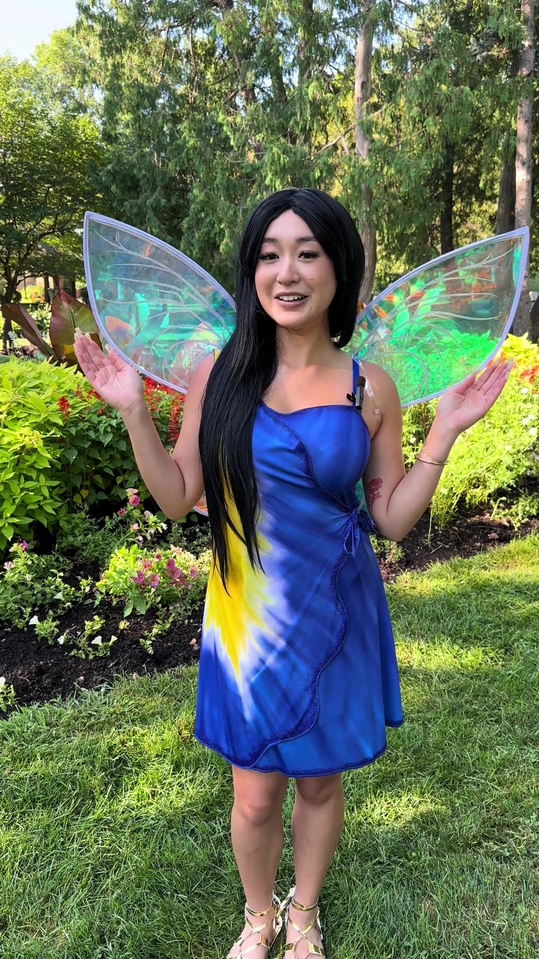 Embrace the magic of water with the Disney Fairies Silvermist Women's Costume! Inspired by the graceful water fairy from Tinker Bell, this stunning outfit features flowing fabrics and soft hues of blue.